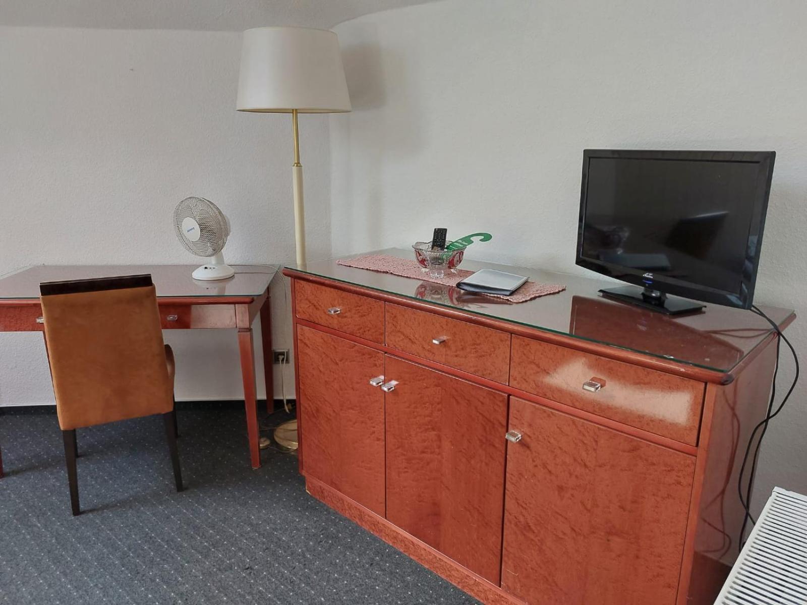 Hotel Gaestezimmer Gasthof Becker Wulfrath Exterior foto