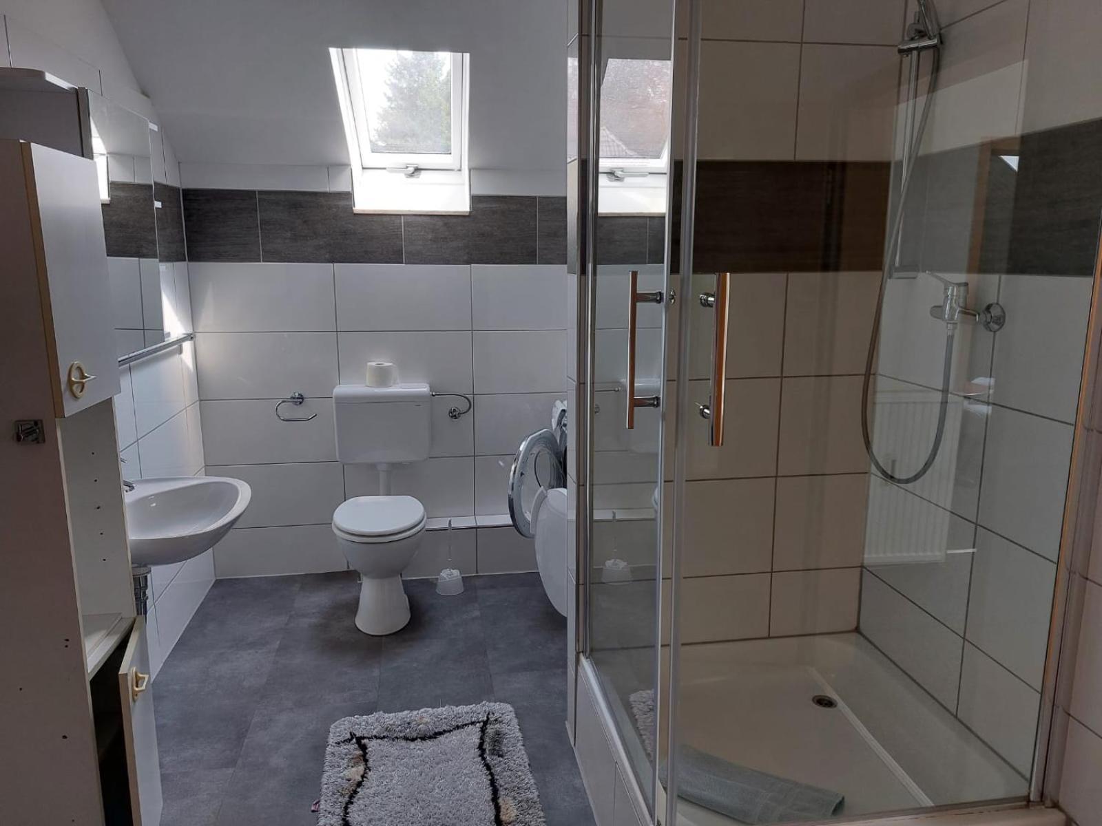 Hotel Gaestezimmer Gasthof Becker Wulfrath Exterior foto