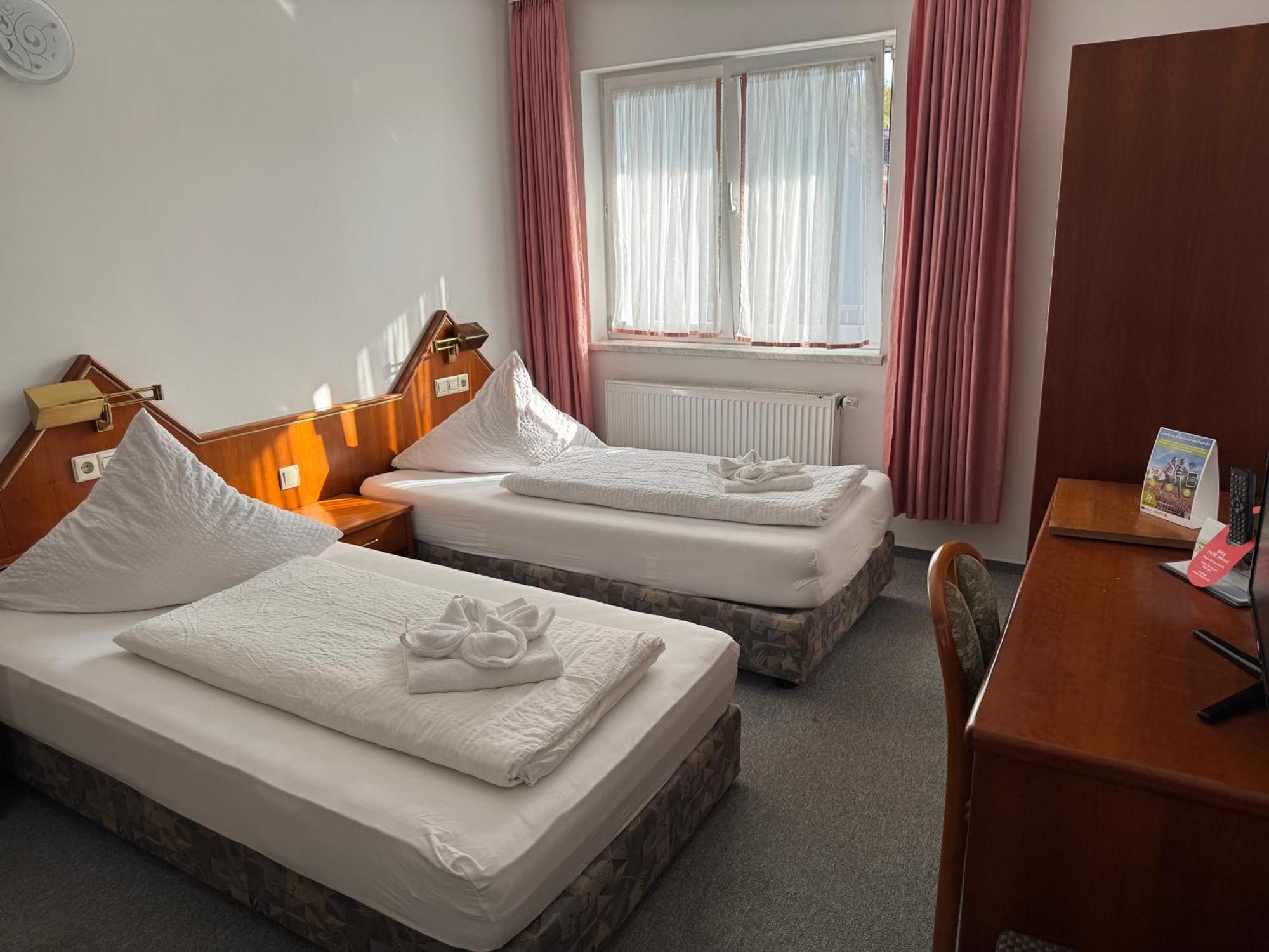 Hotel Gaestezimmer Gasthof Becker Wulfrath Exterior foto